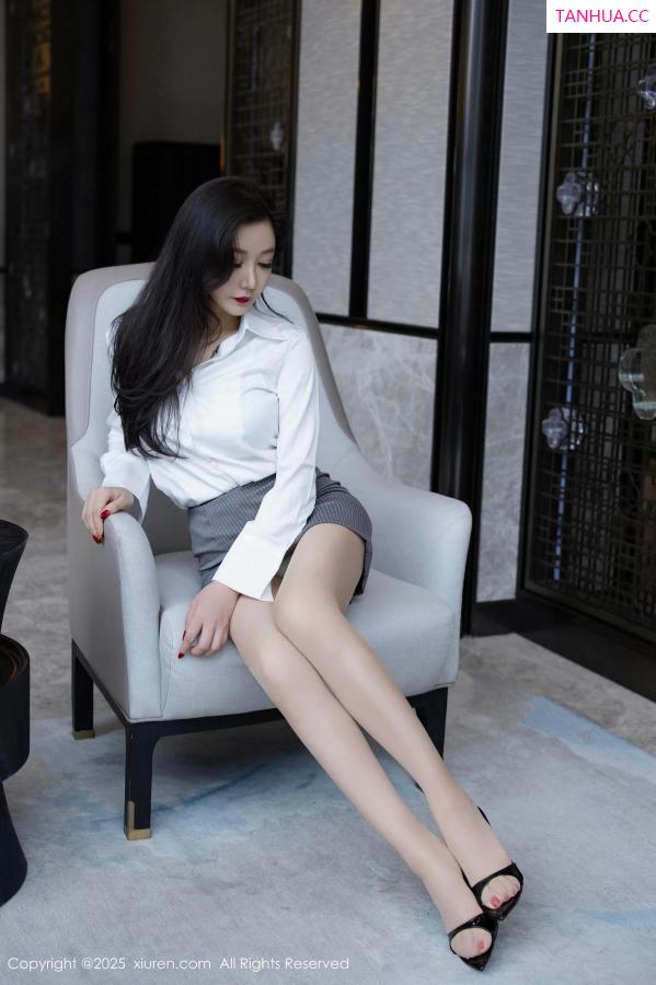   [XiuRen]高清写真图 2025.03.06 No.9976 心妍小公主 美腿丝袜第9张图片